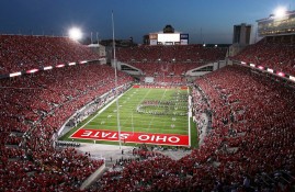 多米体育登录-CBA季后赛首回合对决在即！洛杉矶湖人演练定位球，广州队密集防守应对